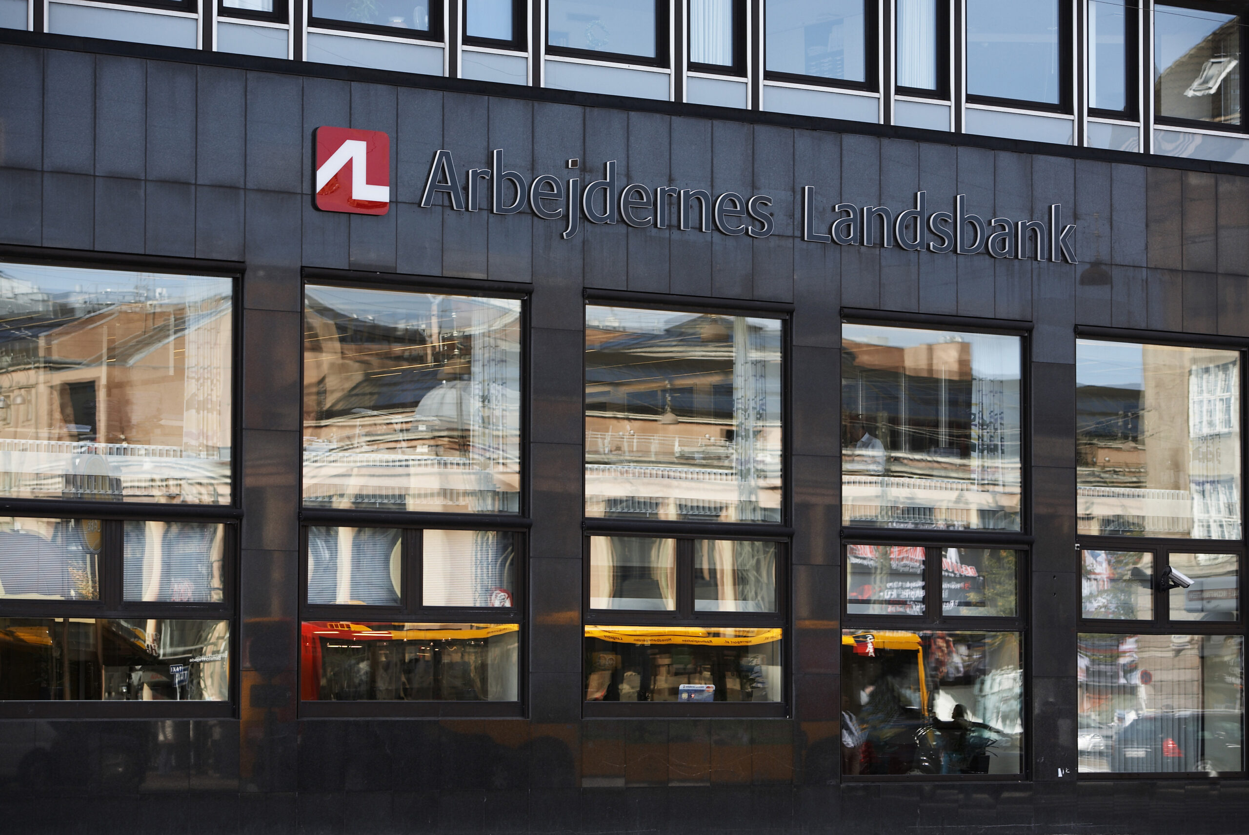 Arbejdernes Landsbank overtager PenSam Bank Arbejdernes Landsbank overtager PenSam Bank