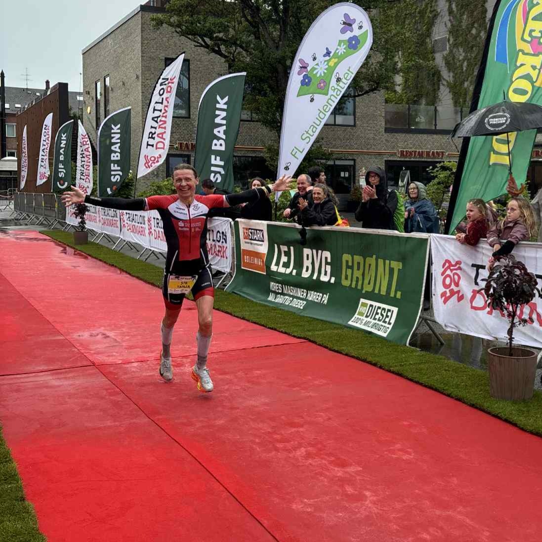 Fredericia har fået en ny Danmarksmester: Tanja trodsede vejr og bølger Fredericia har fået en ny Danmarksmester: Tanja trodsede vejr og bølger