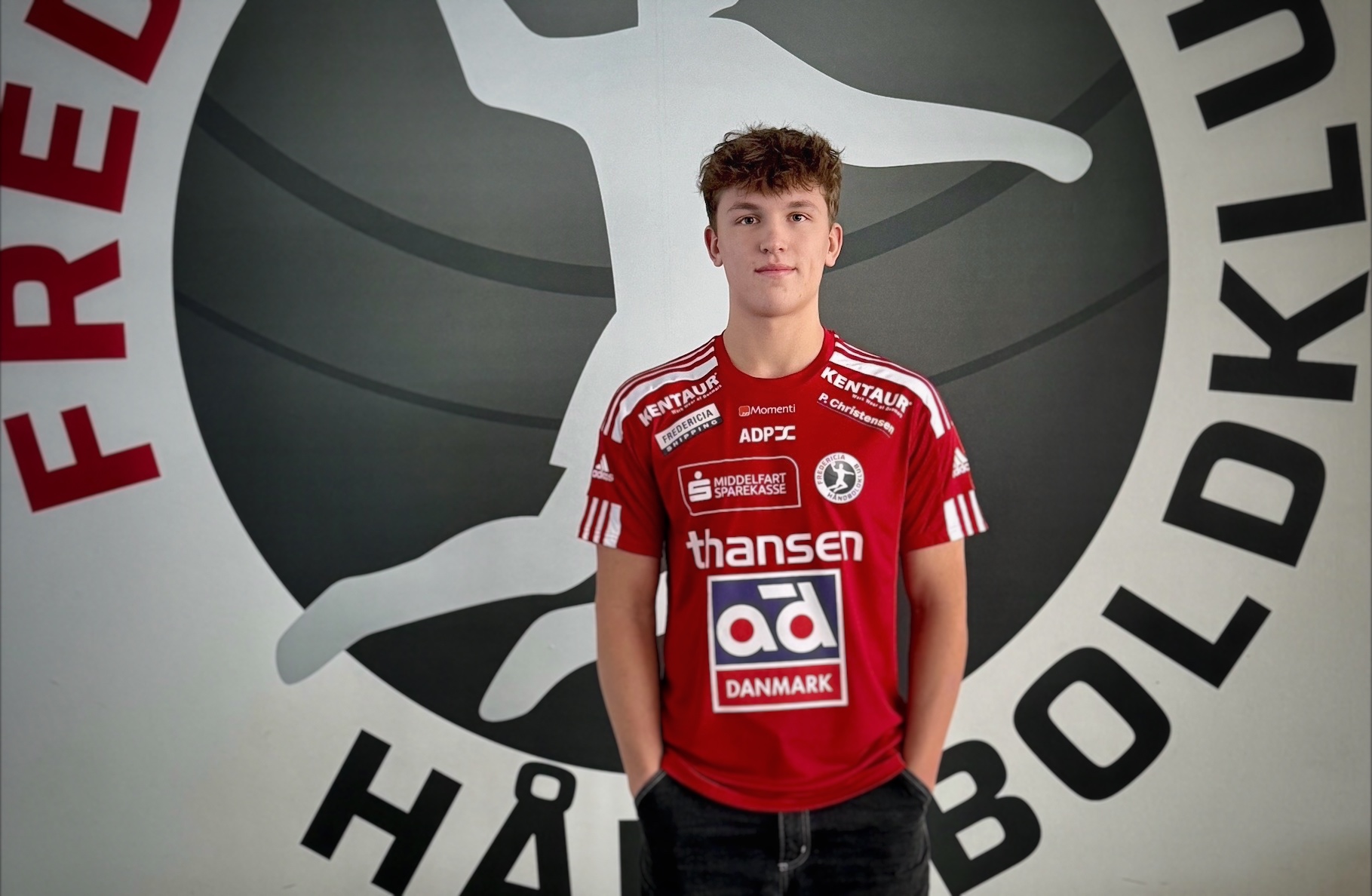 FHK’s unge profil med verdensmesterskabserfaring er klar: »Jeg vil bidrage, når chancen kommer« FHK’s unge profil med verdensmesterskabserfaring er klar: »Jeg vil bidrage, når chancen kommer«