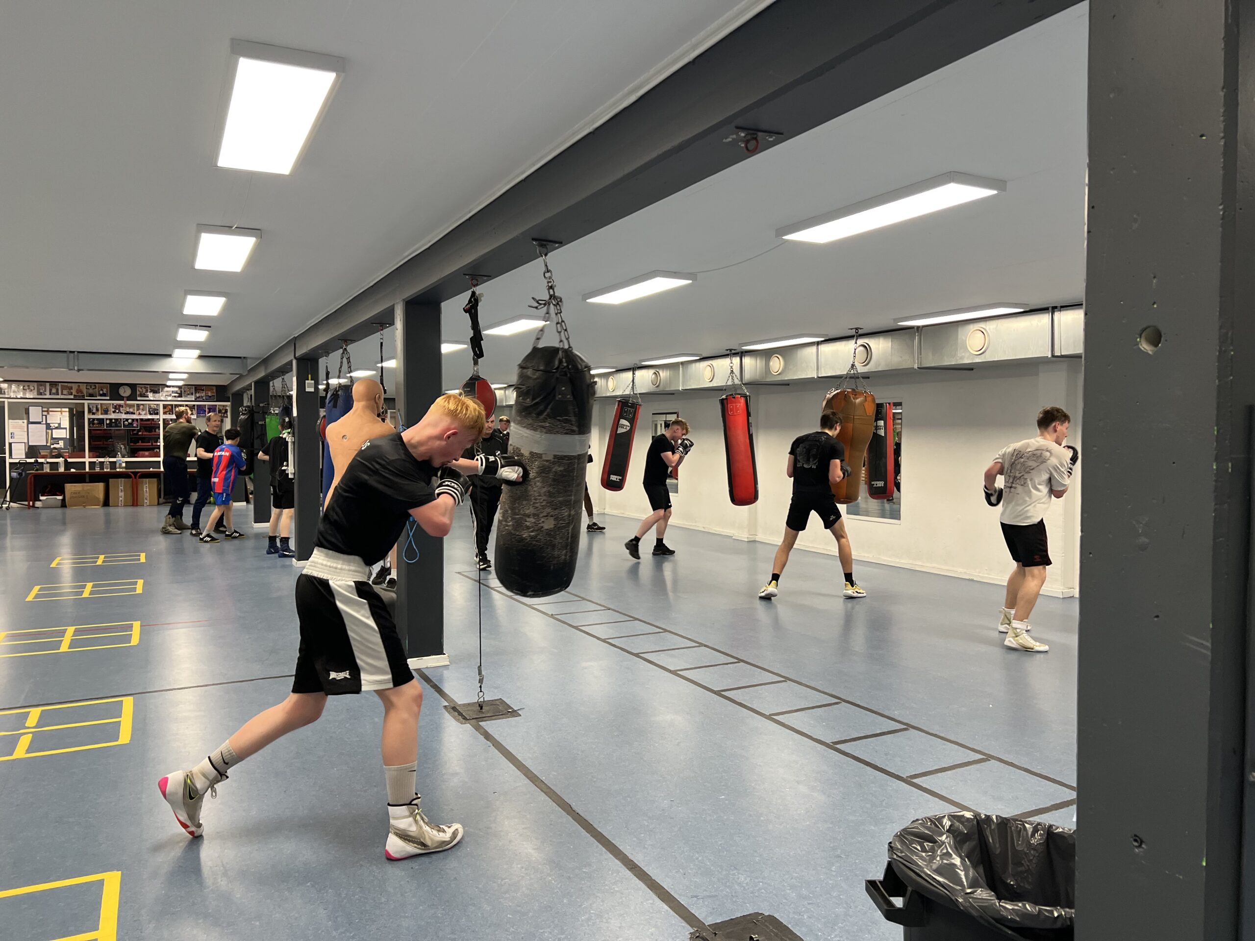 I kælderen under idrætscenteret gemmer sig en klub med vaskeægte slagkraft I kælderen under idrætscenteret gemmer sig en klub med vaskeægte slagkraft