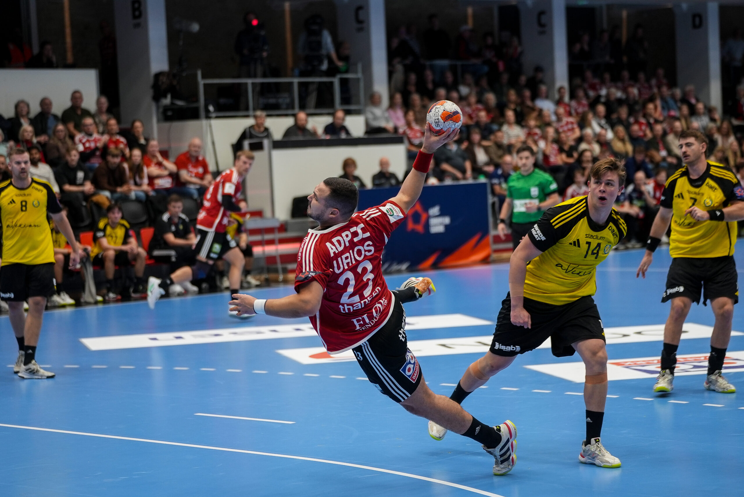 Rolando Uríos stopper i FHK til sommer