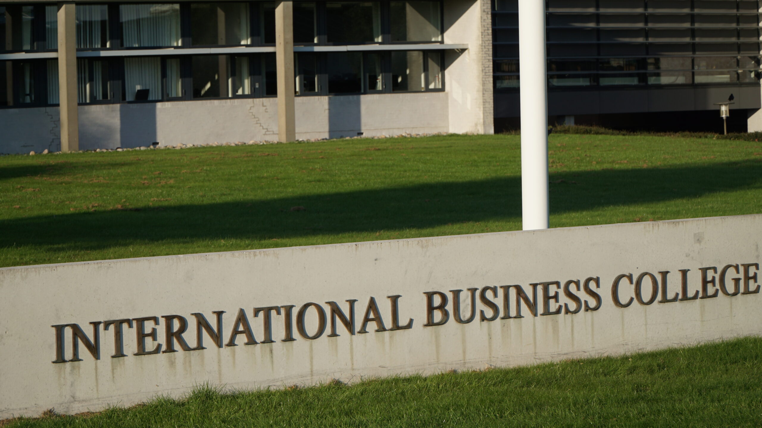 Unge idéer i spil: IBC-elever får mulighed for at pitche for Melvin Kakooza