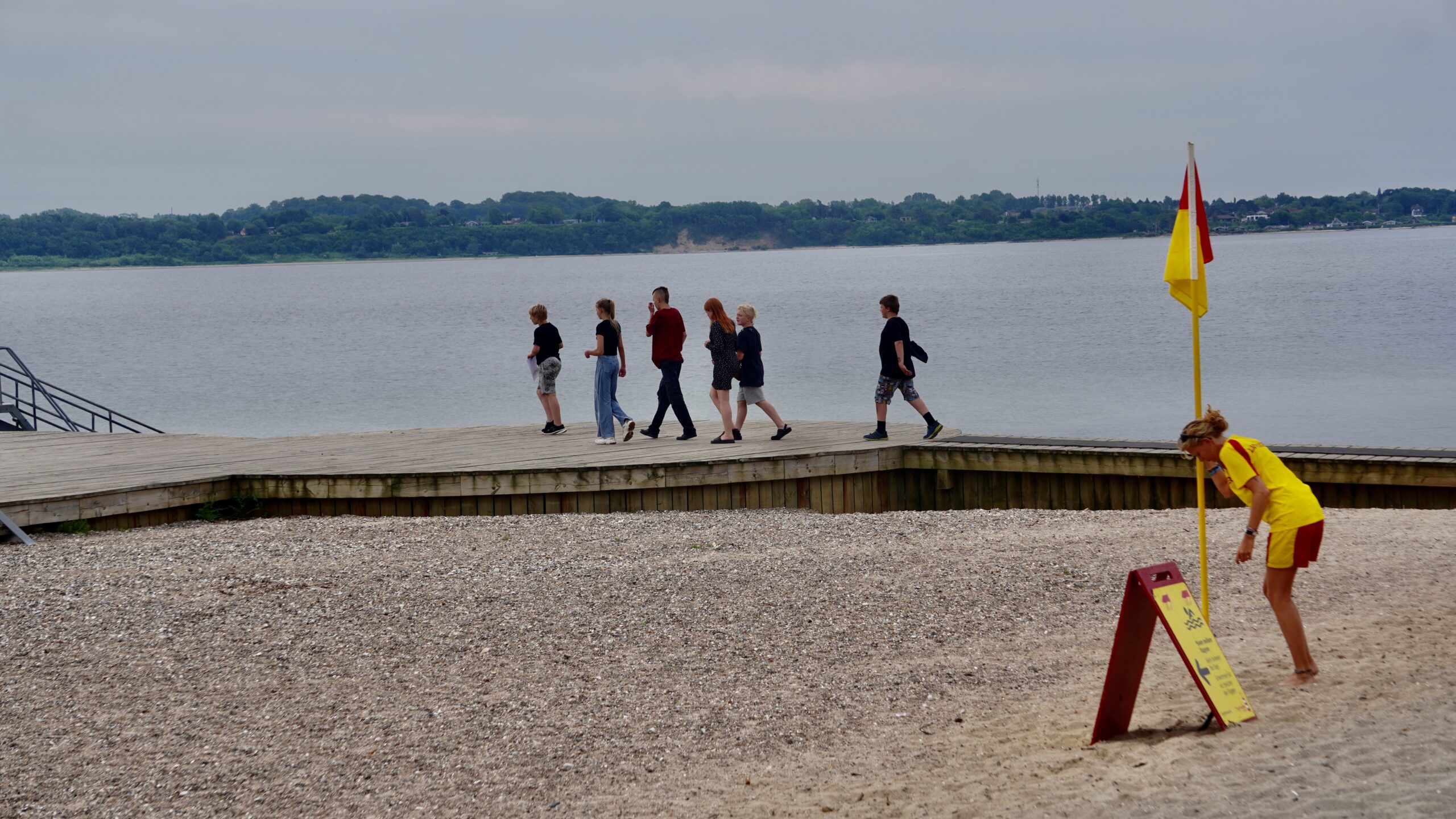 Lad børnene lære kunsten at flyde – og få en tryg sommer i vandet