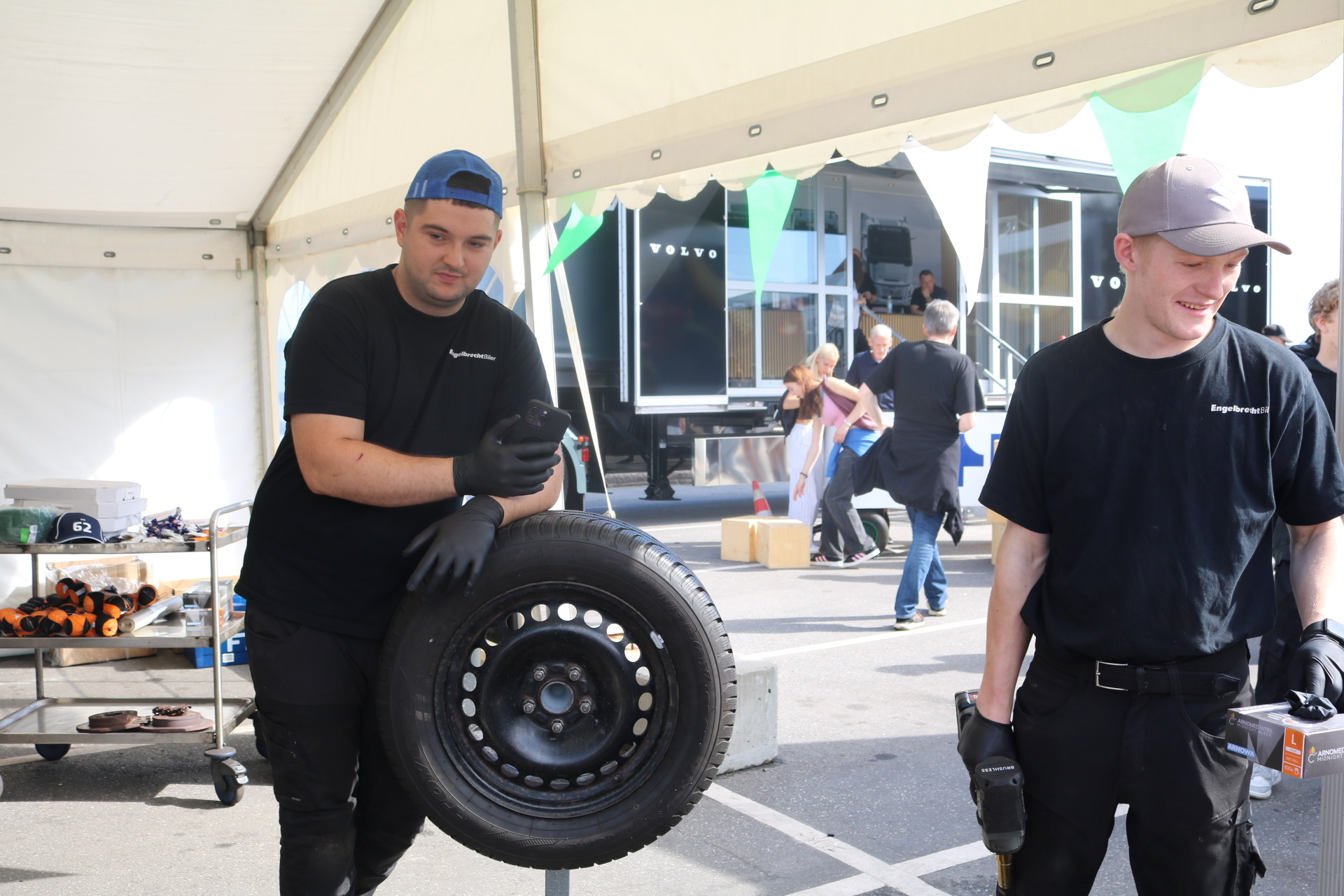 Sandin og Oscar viste deres håndværk i øjenhøjde: »Det giver energi til os også«