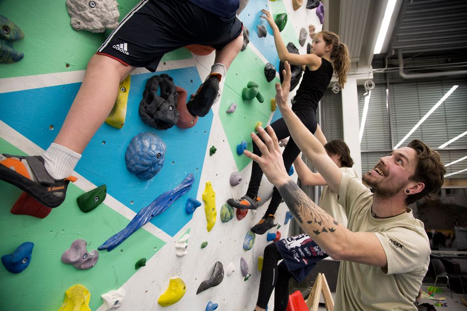 Flere trænere tager uddannelse – styrker børn og unges idrætsliv Flere trænere tager uddannelse – styrker børn og unges idrætsliv