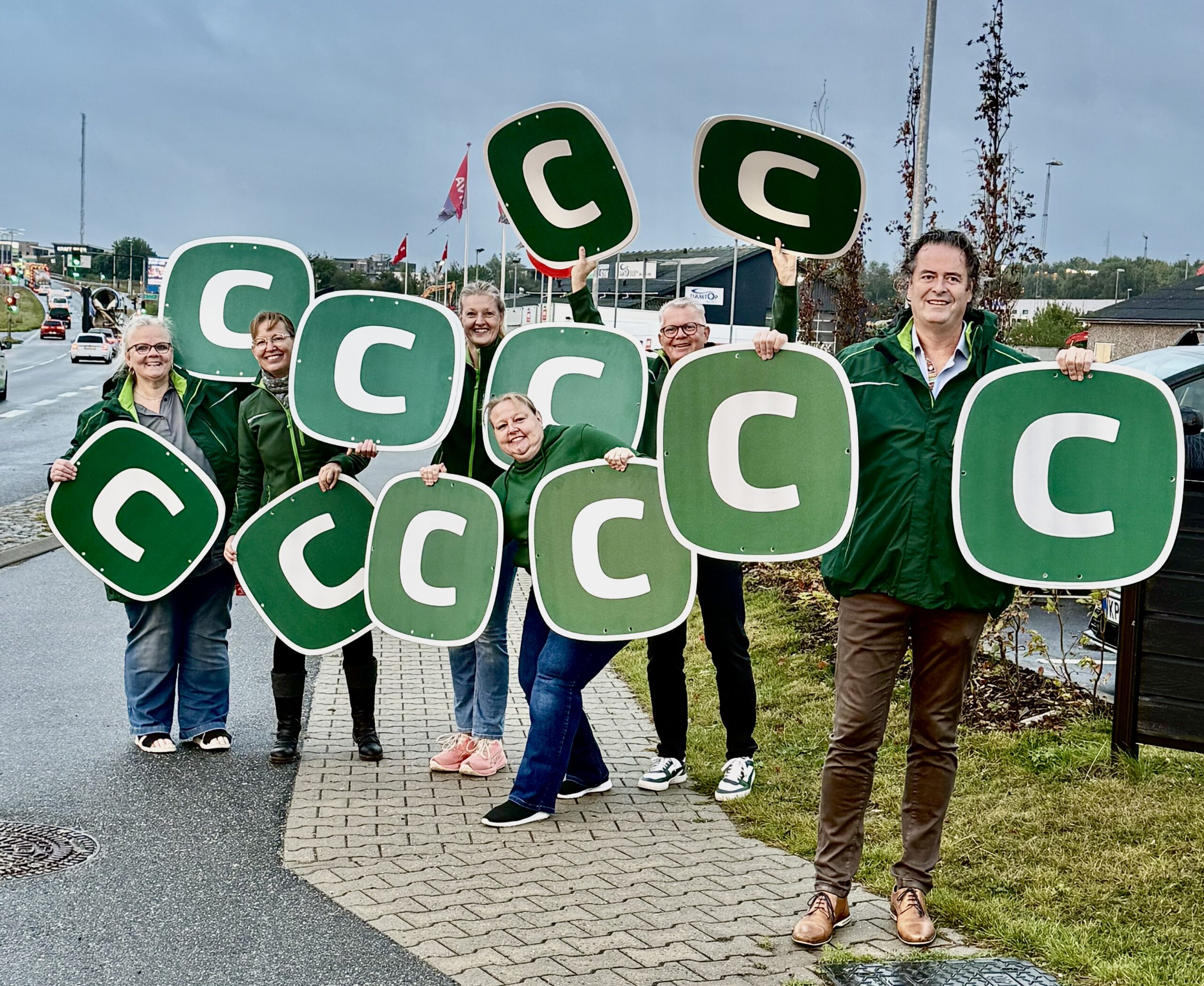 »To måneder til valg: Konservative i Fredericia markerede dagen med skilte og smil«