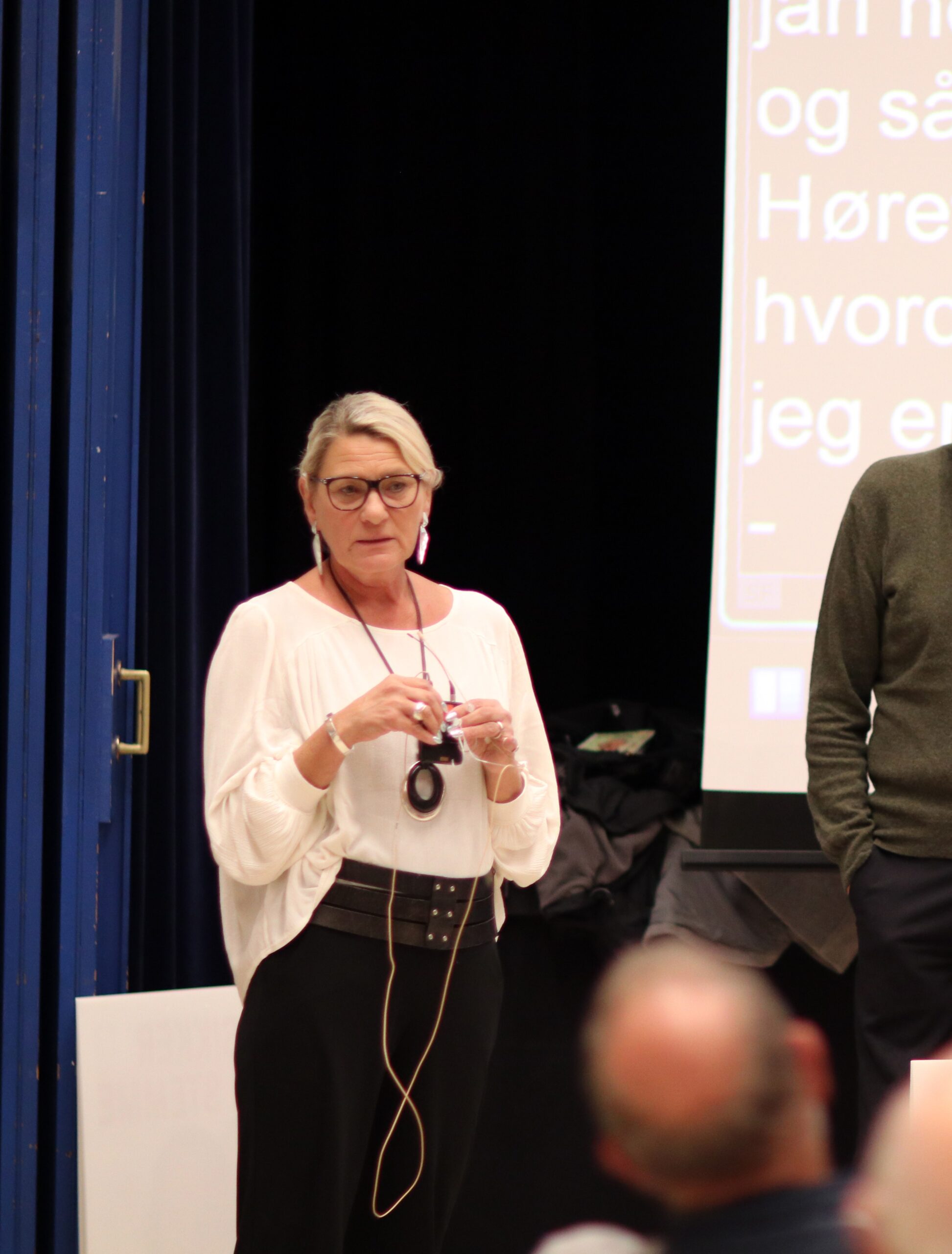 Valgmøde i Kolding sætter fokus på lange ventetider til høreapparater