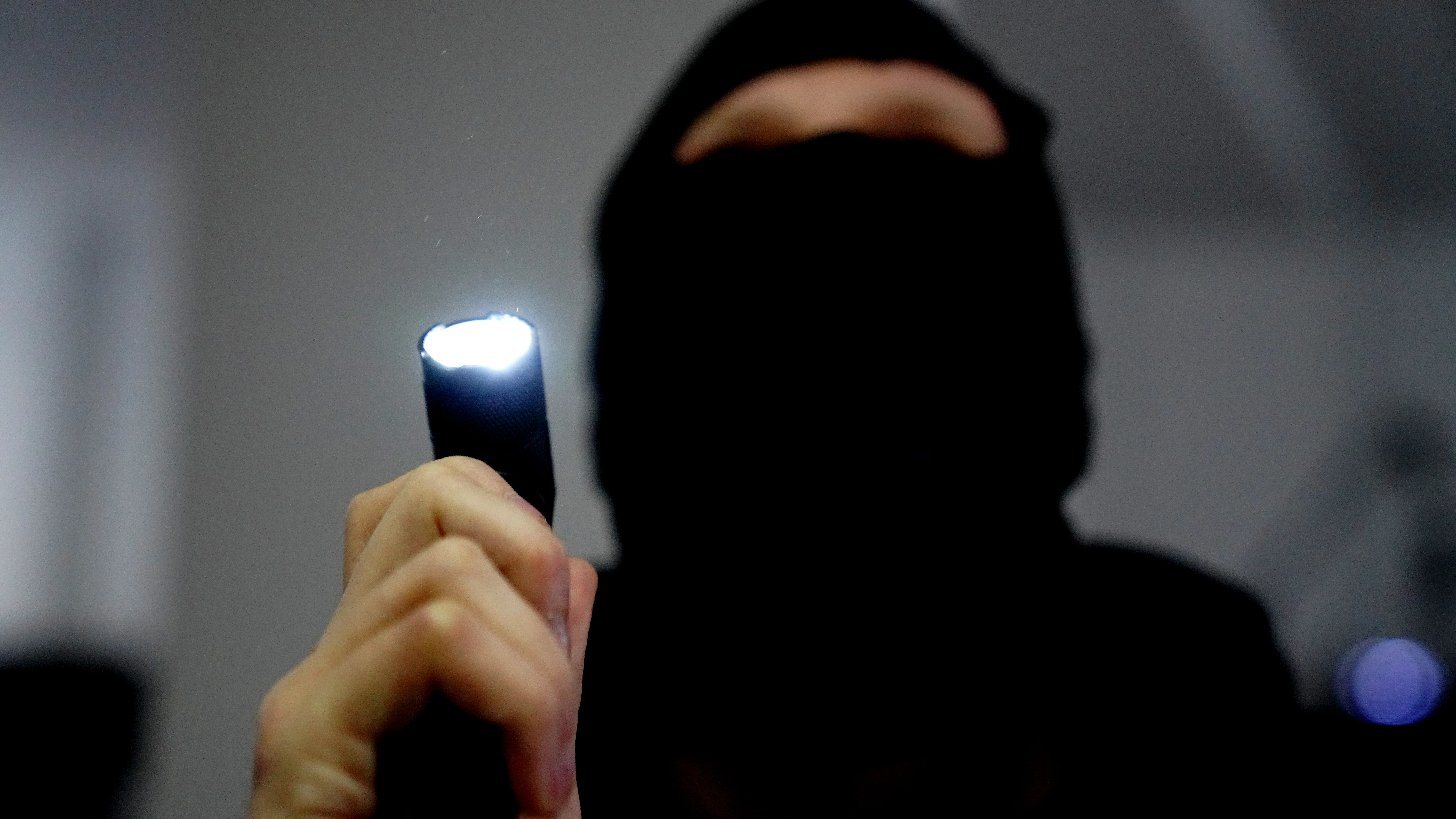 Lampe efterladt ved gerningsstedet