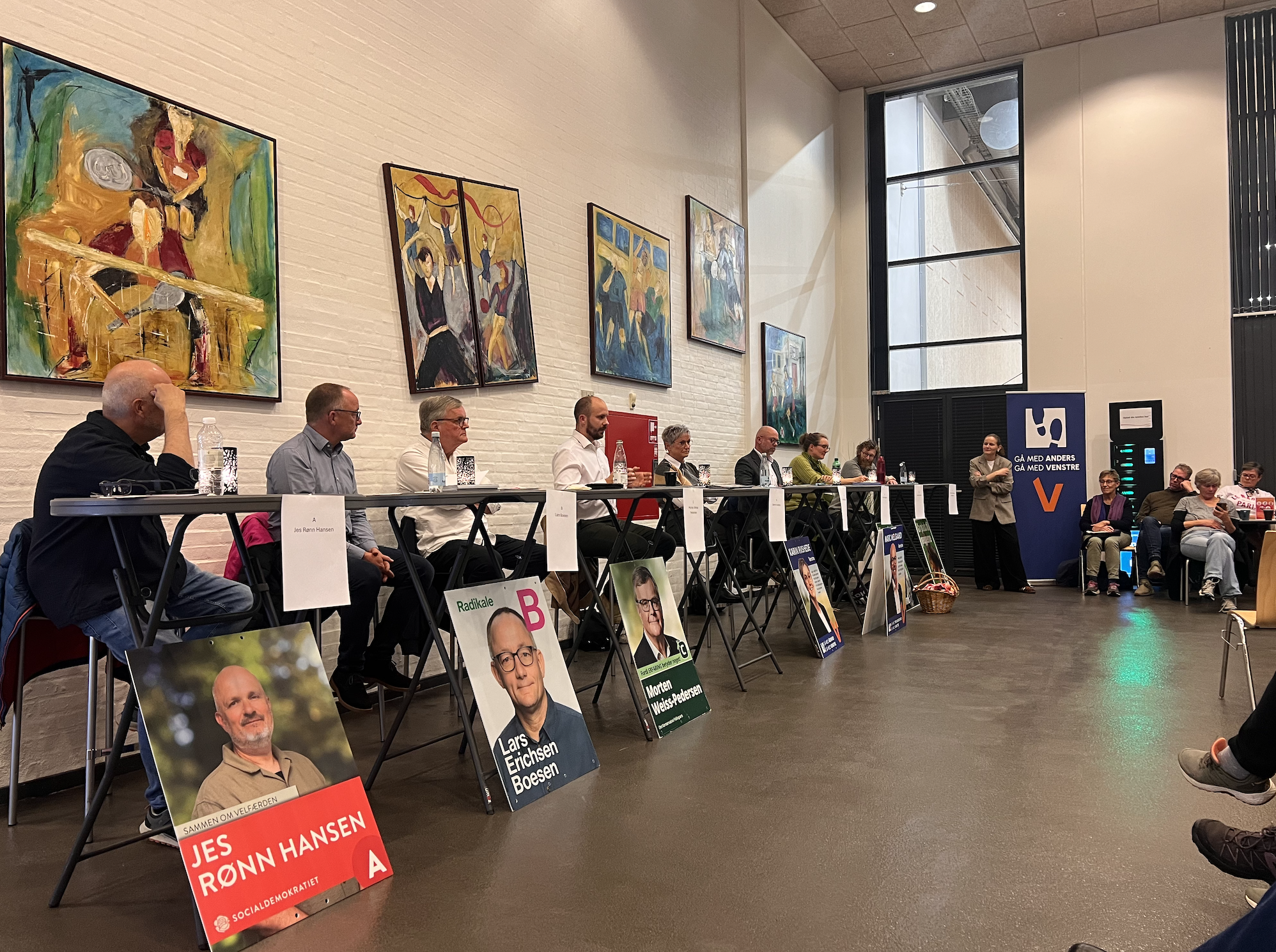 Fra solceller til skolepolitik – Strib fik skarp valgdebat i Brændeskovhallen