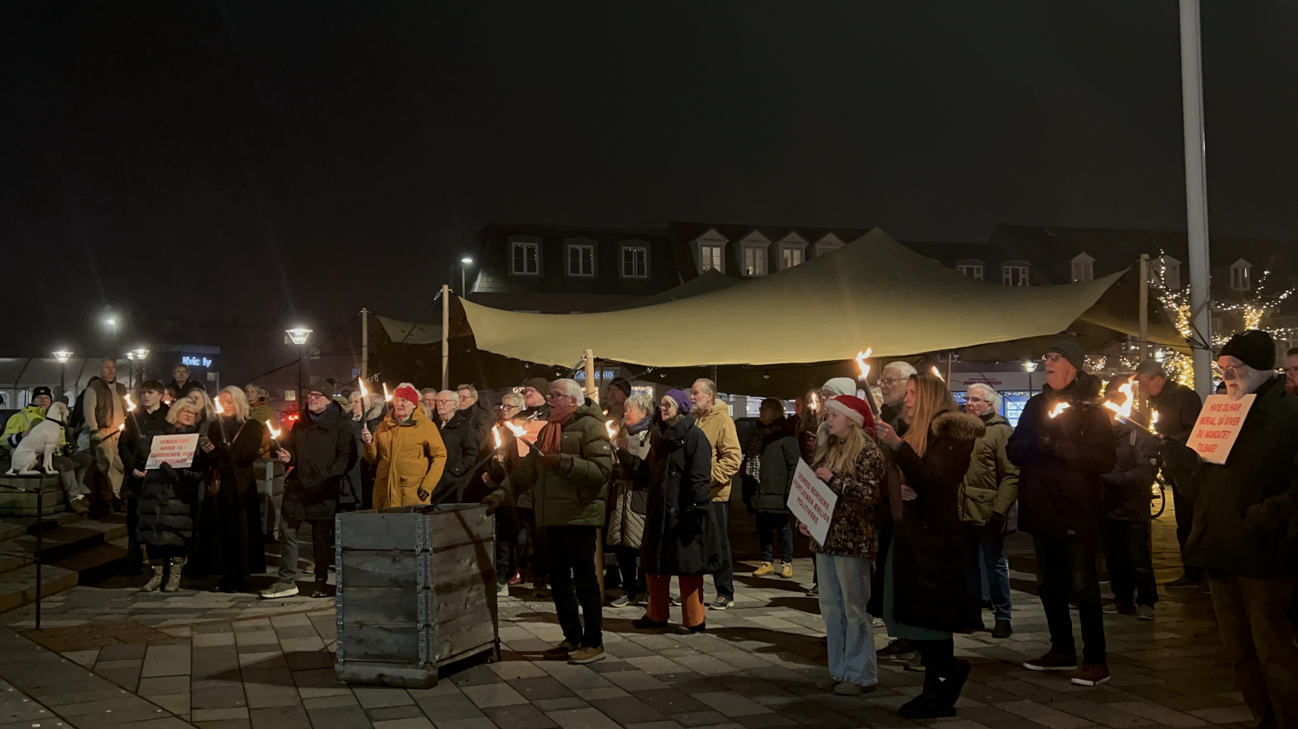 Fakkeloptog i Middelfart: »Demokratiet har fået et sår«